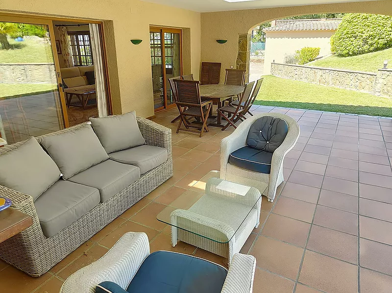 Haus an der Costa Brava: Charme und Komfort mit Pool und Garten