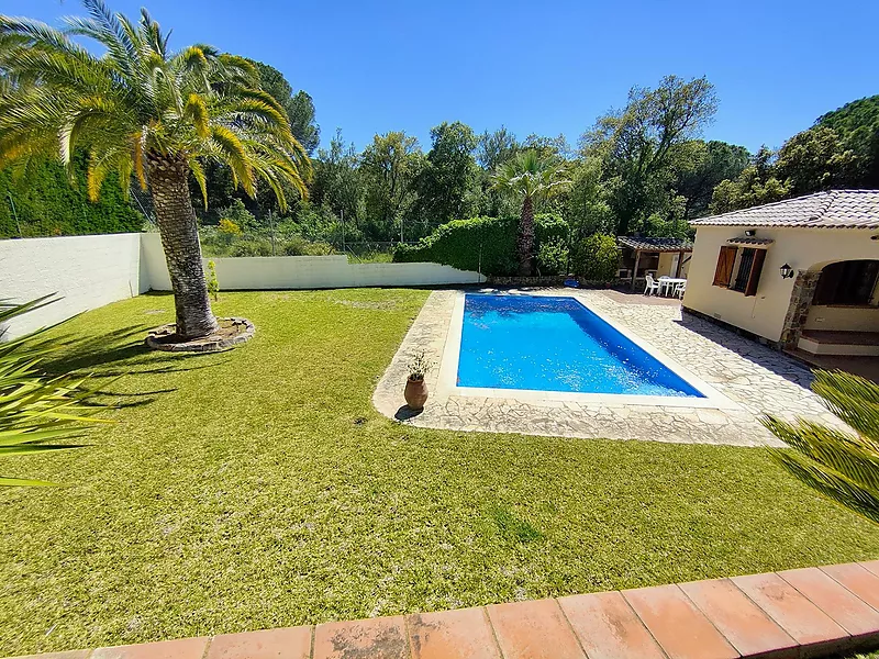 Casa a la Costa Brava: encant i confort amb piscina i jardí