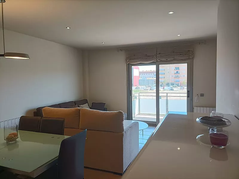 Apartament semi nou amb pàrquing i terrassa a Sant Antoni de Calonge