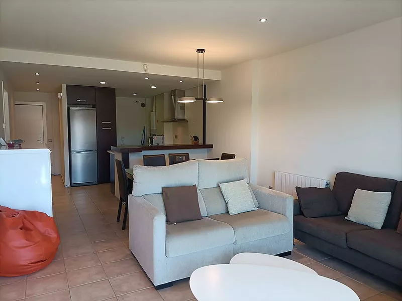Apartamento semi nuevo con parking y terraza en Sant Antoni de Calonge