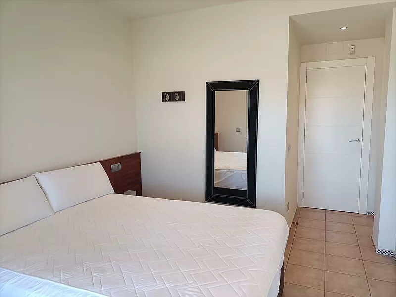 Apartamento semi nuevo con parking y terraza en Sant Antoni de Calonge