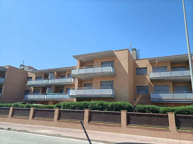 Halbneue Wohnung mit Parkplatz und Terrasse in Sant Antoni de Calonge