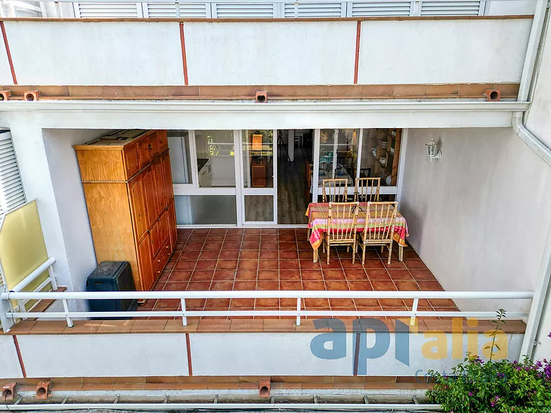 Apartamento amplio con terraza muy grande y dos dormitorios en zona Politur