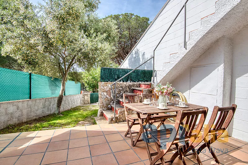 Casa adosada en comunidad tranquila con grande piscina y solarium