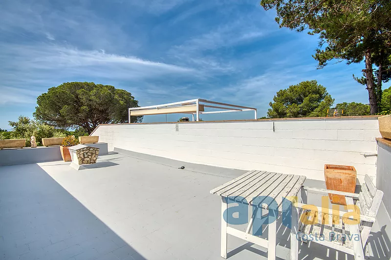 Casa adosada en comunidad tranquila con grande piscina y solarium