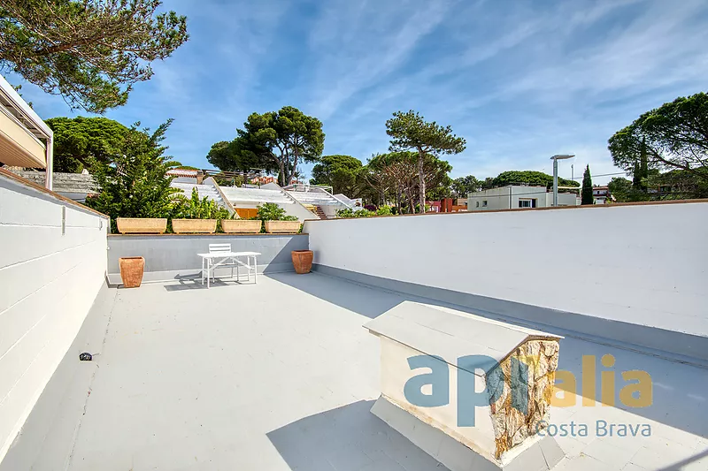 Maison de ville dans une communauté calme avec grande piscine et solarium