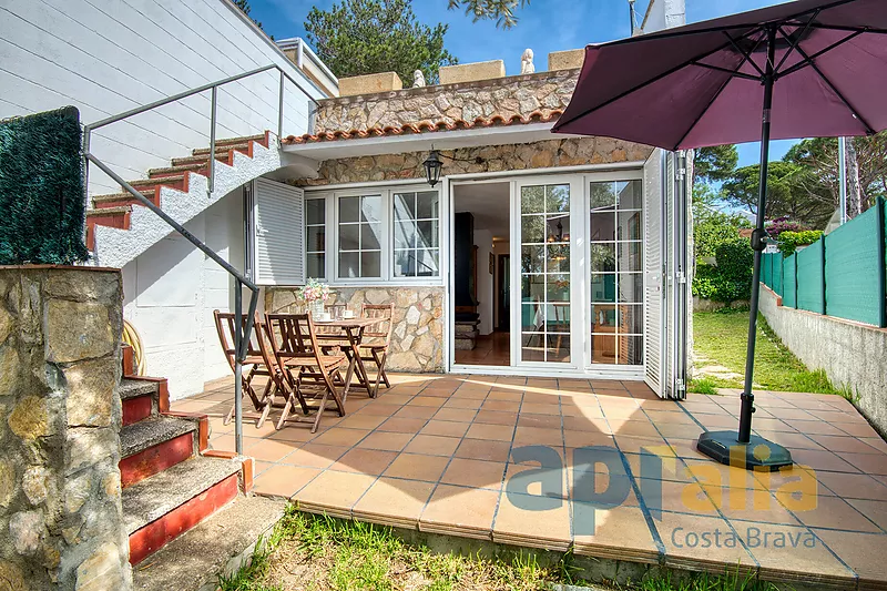 Casa adosada en comunidad tranquila con grande piscina y solarium