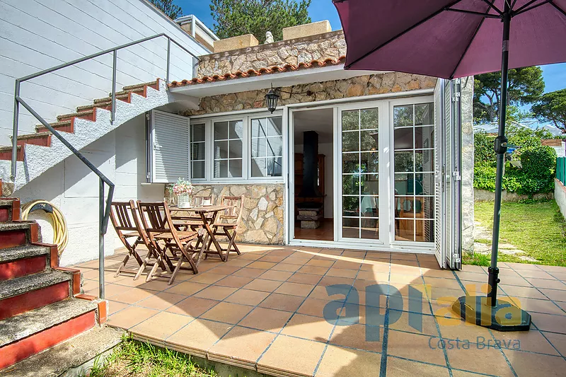 Casa adosada en comunidad tranquila con grande piscina y solarium