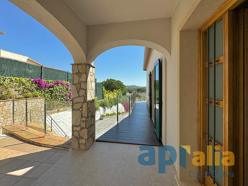 Charmante maison de 3 chambres à Sant Antoni de Calonge sur la Costa Brava, avec piscine et garage