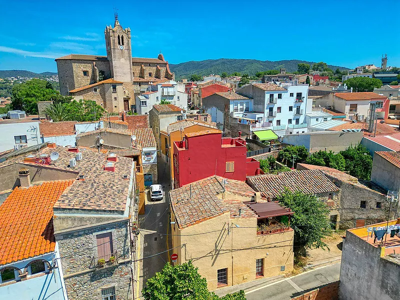 Casa de poble reformada al centre de Calonge