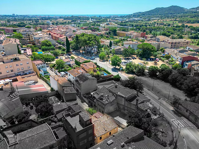 Casa de pueblo reformada en el centro de Calonge