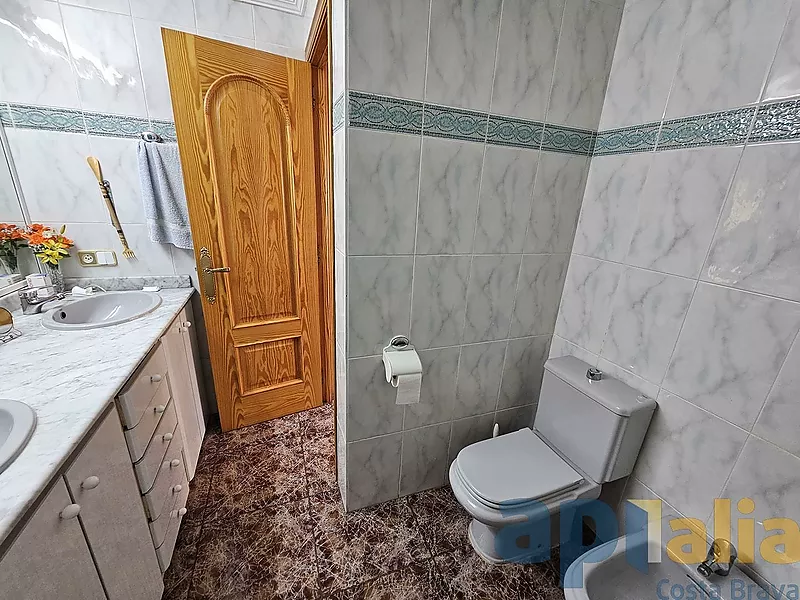 CASA ADOSADA EN VENTA EN ZONA TRANQUILA DE PALAMÓS