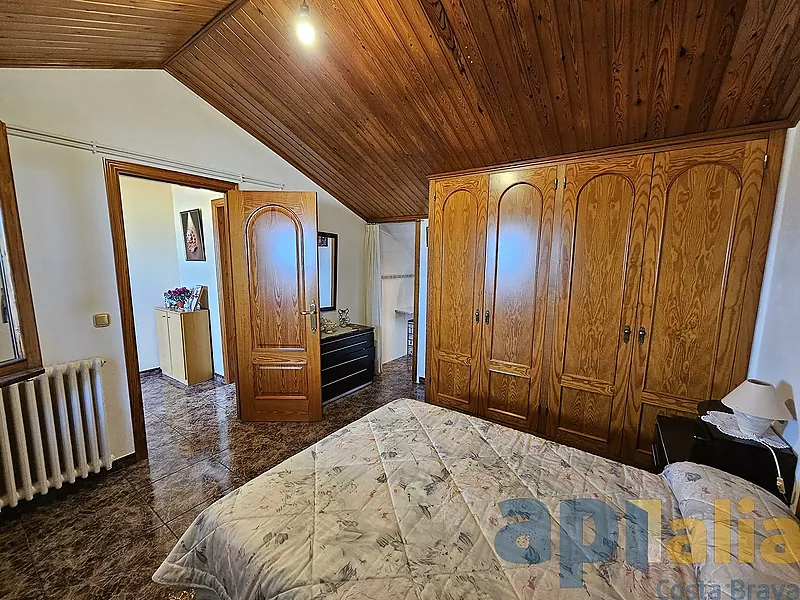 MAISON JUMELÉE À VENDRE DANS UN QUARTIER CALME DE PALAMÓS