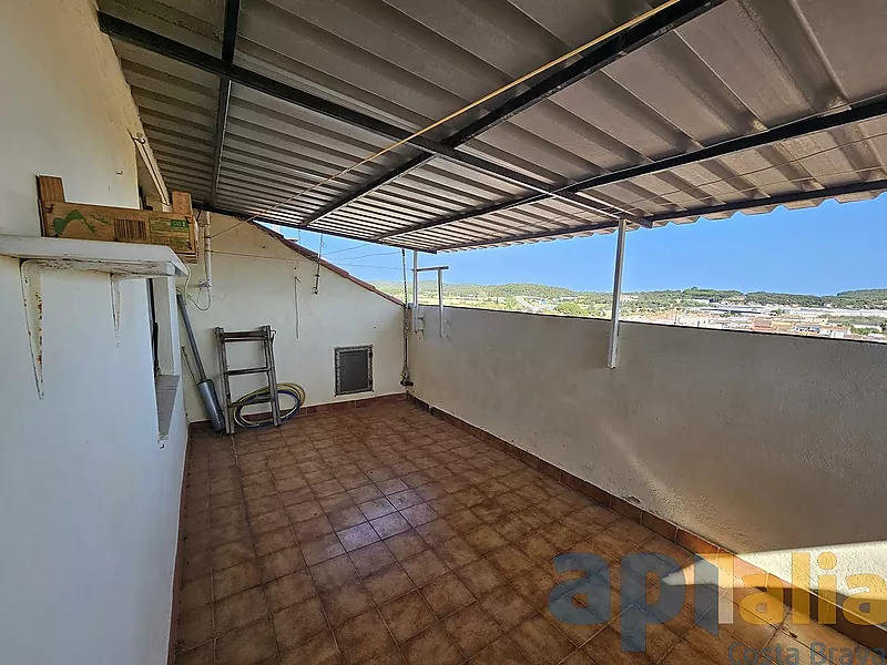 MAISON JUMELÉE À VENDRE DANS UN QUARTIER CALME DE PALAMÓS