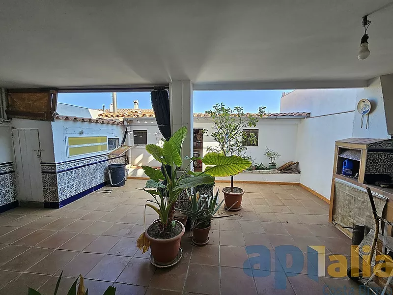 MAISON JUMELÉE À VENDRE DANS UN QUARTIER CALME DE PALAMÓS