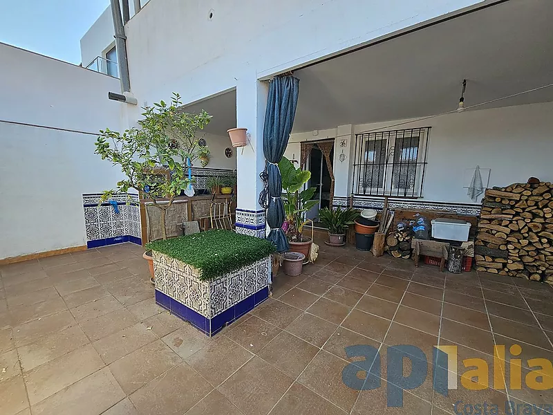 MAISON JUMELÉE À VENDRE DANS UN QUARTIER CALME DE PALAMÓS