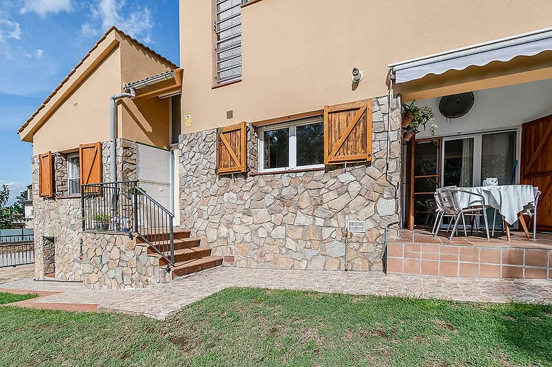 CASA AMB AMPLI TERRENY I PISCINA