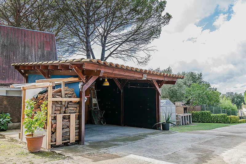 CASA AMB AMPLI TERRENY I PISCINA