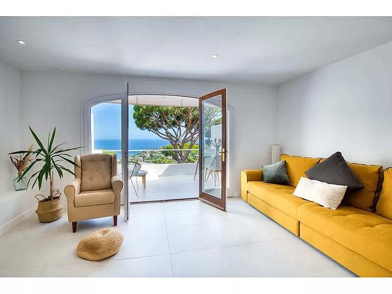 Terraced house with sea views