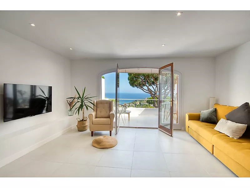 Terraced house with sea views