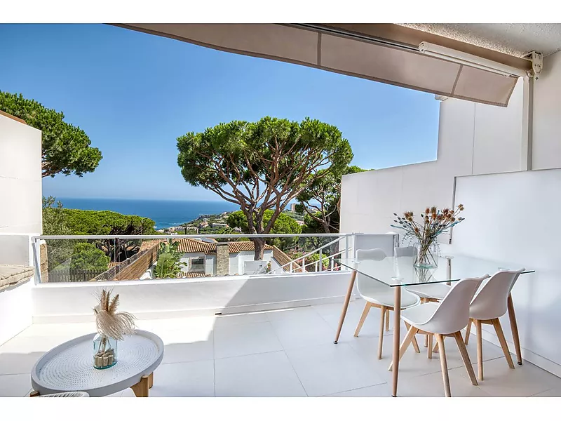 Terraced house with sea views