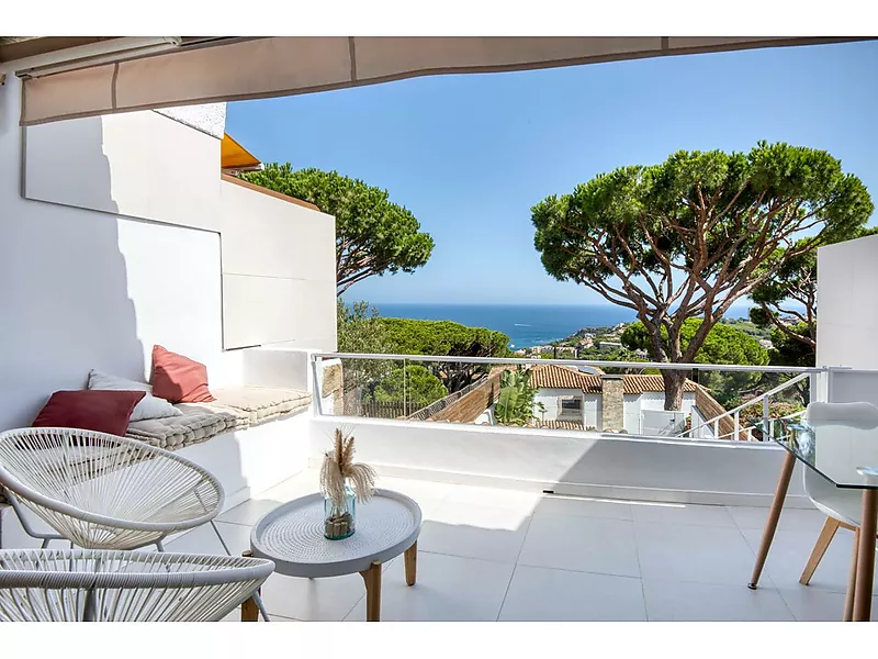 Terraced house with sea views