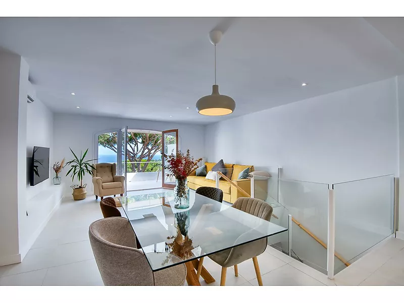 Terraced house with sea views