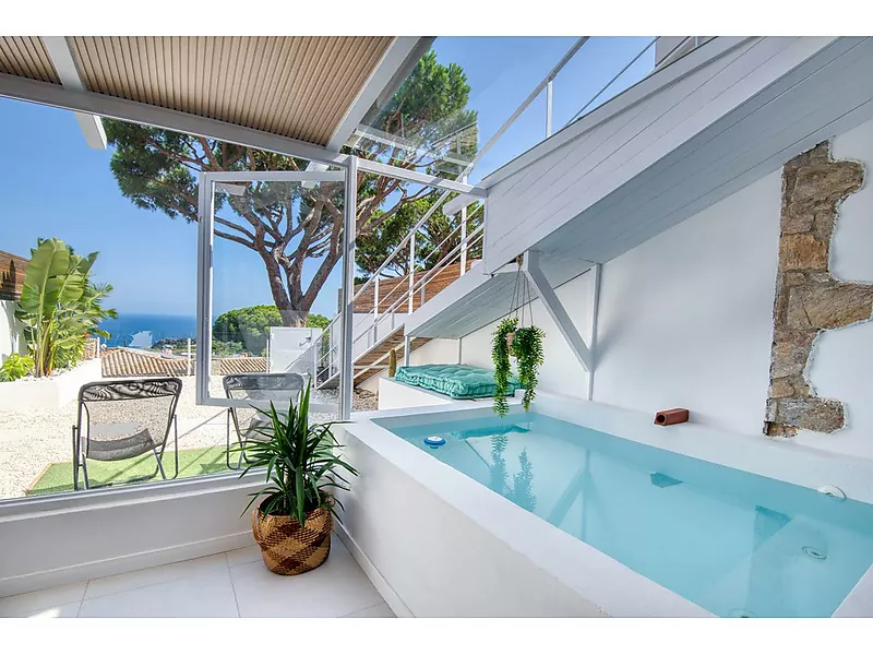 Terraced house with sea views