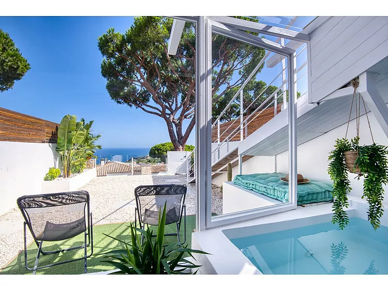 Terraced house with sea views