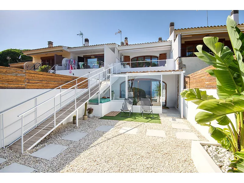 Terraced house with sea views