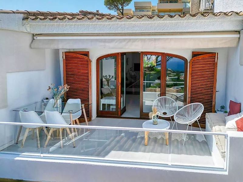 Terraced house with sea views