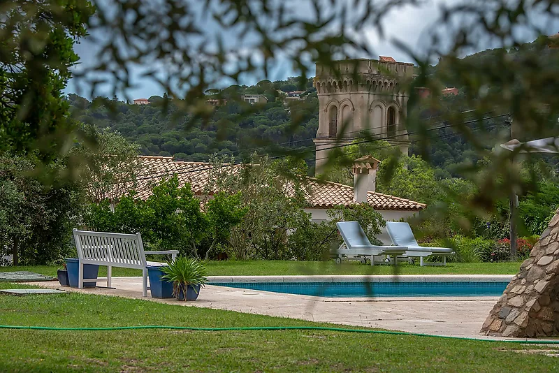 Impressionant masia amb 4 dormitoris a una de les millors zones de la Costa Brava, a 10 min de la platja