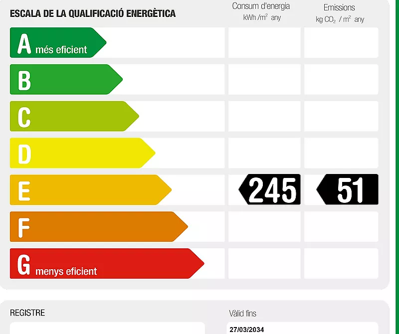 CORÇÀ- CASA EN VENDA AMB CUINA OFFICE, PATI I TERRASSA AL BAIX EMPORDÀ