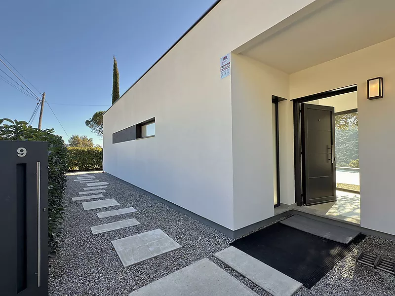 Villa moderne de 3 chambres, de plain-pied, exposée plein sud avec de belles vues