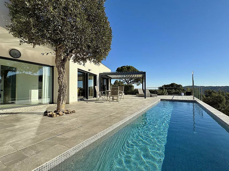 Moderna villa de 3 dormitorios, toda en una sola planta, orientación sur con hermosas vistas