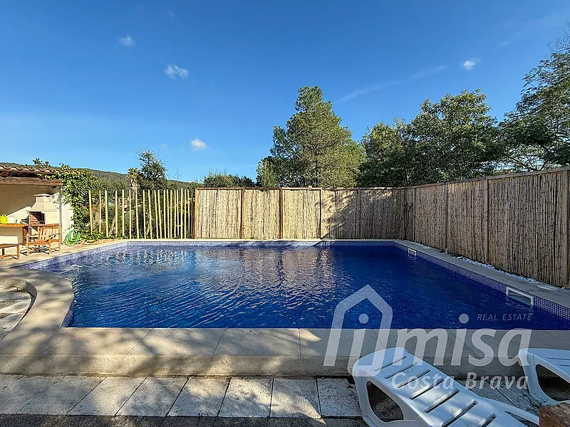 Charmante maison rustique avec piscine, studio indépendant et terrain constructible