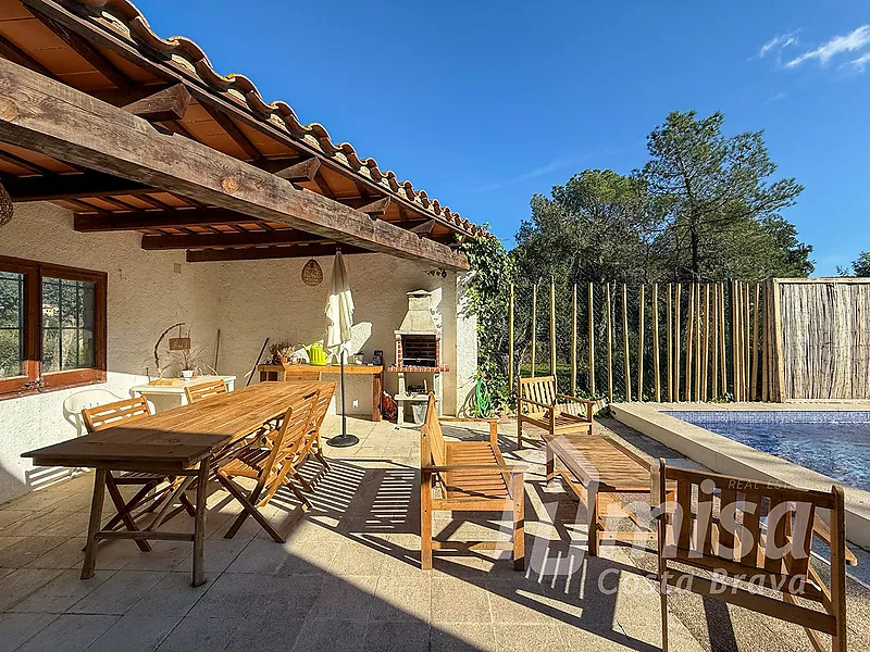 Charmante maison rustique avec piscine, studio indépendant et terrain constructible