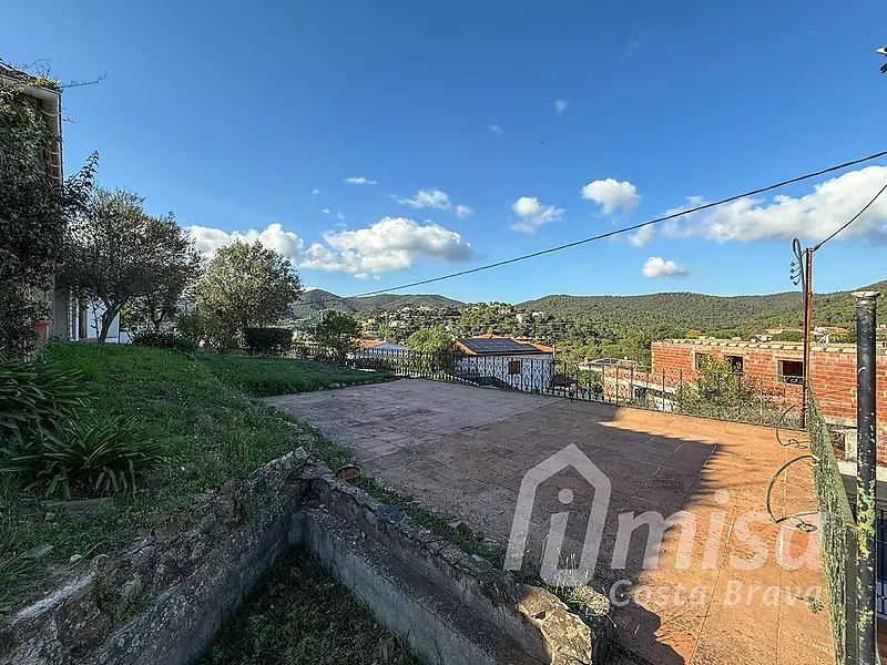 Charmante maison rustique avec piscine, studio indépendant et terrain constructible