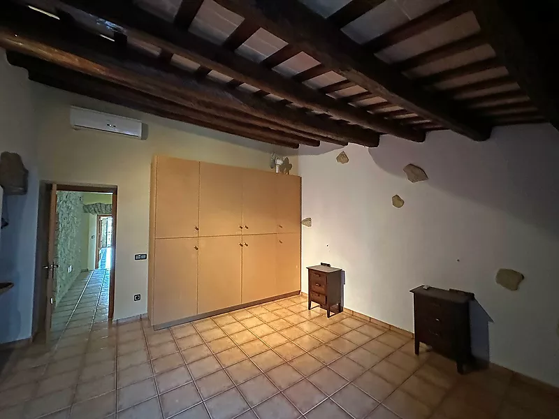 Casa amb ampli jardí en venda a La Bisbal d'Empordà