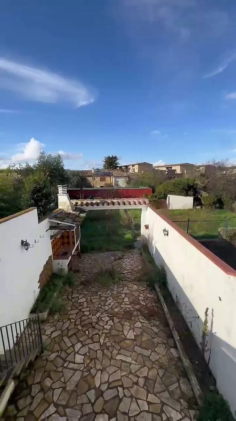 Casa amb ampli jardí en venda a La Bisbal d'Empordà