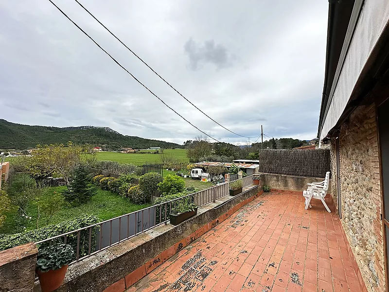 En venda casa amb jardí i terrassa a Boadella - Alt Empordà