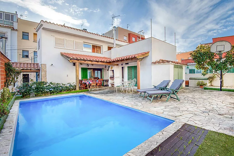 Charming House with Pool and Terrace in the Avda. Catalunya area