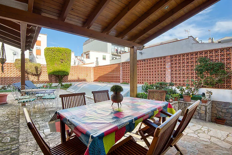 Encantadora Casa con Piscina y Terraza en zona Avda. Catalunya.-Sant Feliu de Guíxols