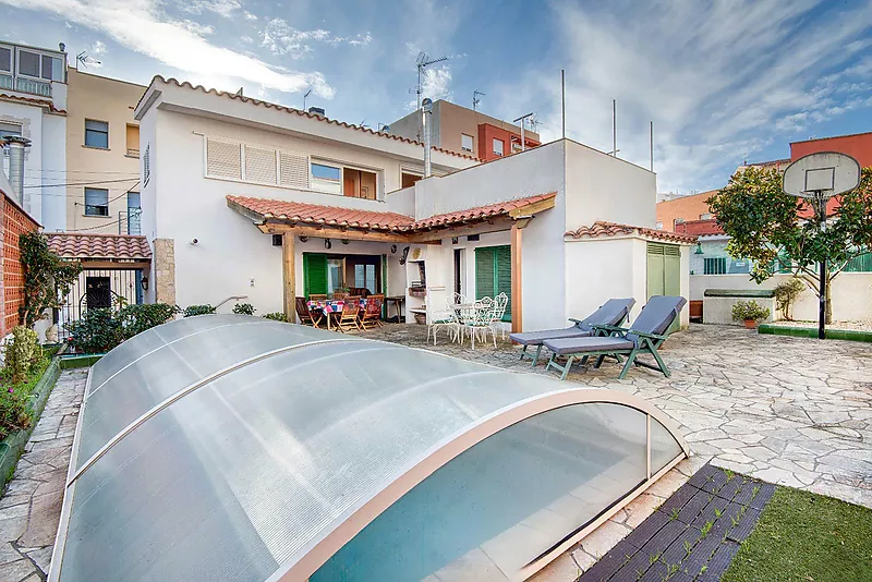 Charmante maison avec piscine et terrasse dans le quartier de l'Avenue Catalunya