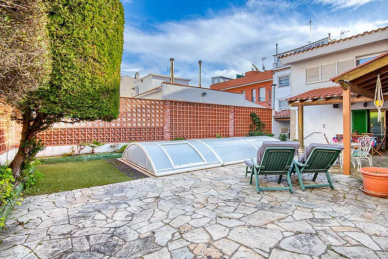 Casa amb terrassa, piscina, barbacoa i xemeneia a Zona Avda. Catalunya  Sant Feliu de Guíxols