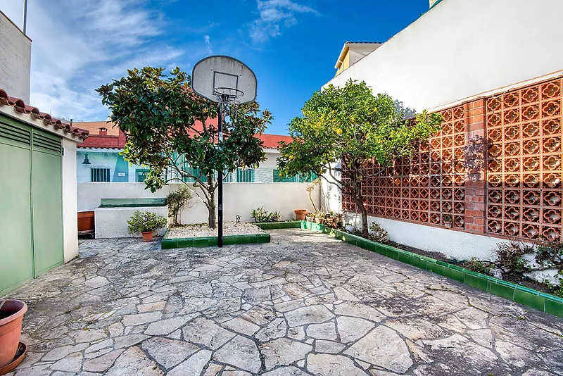 Casa amb terrassa, piscina, barbacoa i xemeneia a Zona Avda. Catalunya  Sant Feliu de Guíxols