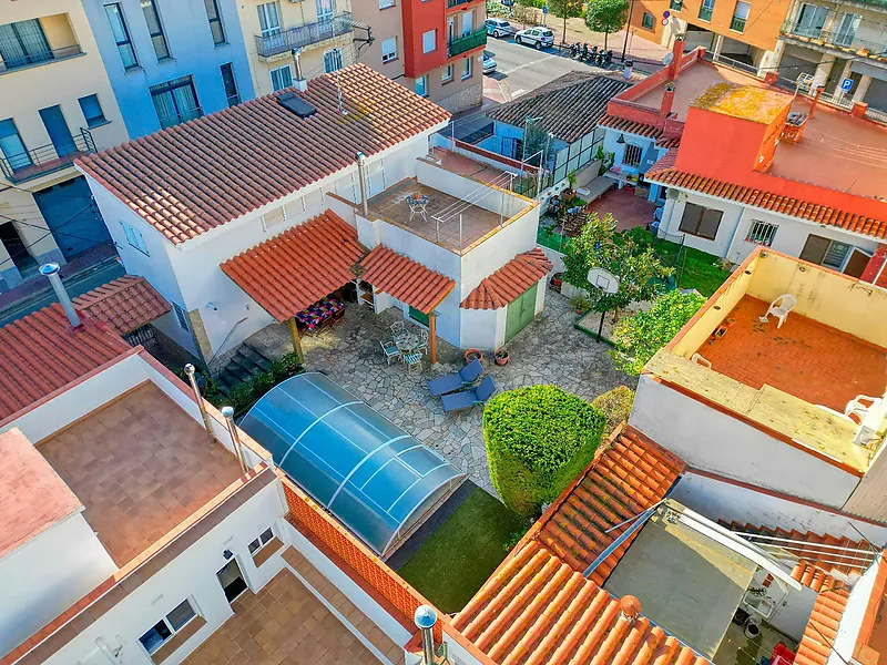 Encantadora Casa con Piscina y Terraza en zona Avda. Catalunya.-Sant Feliu de Guíxols