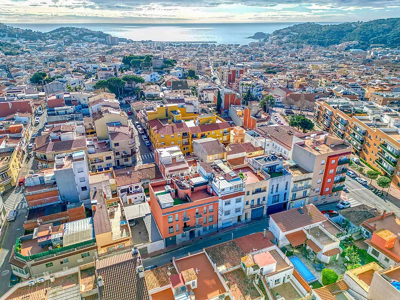 Encantadora Casa con Piscina y Terraza en zona Avda. Catalunya.-Sant Feliu de Guíxols