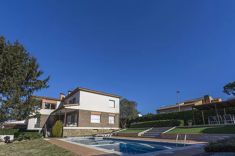 Casa en Palau muy soleada con jardín y piscina