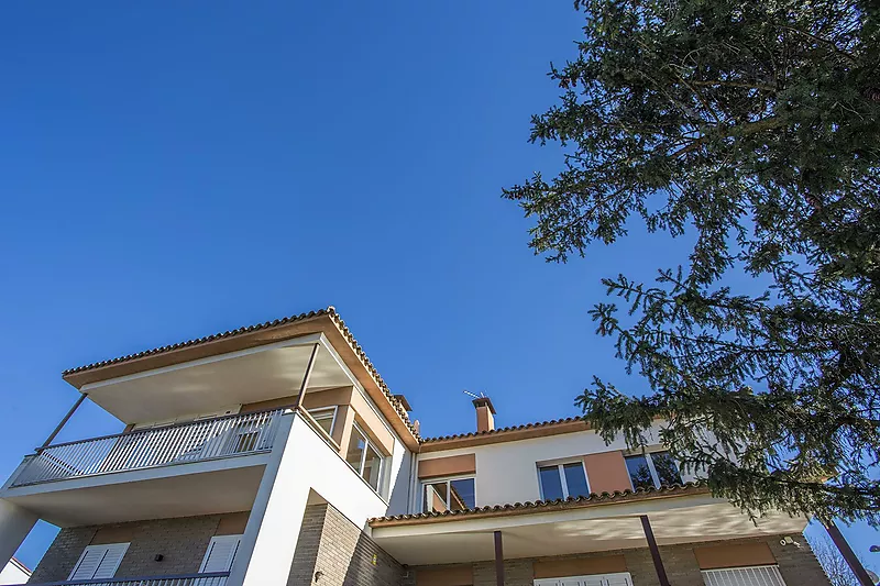 Casa en Palau muy soleada con jardín y piscina